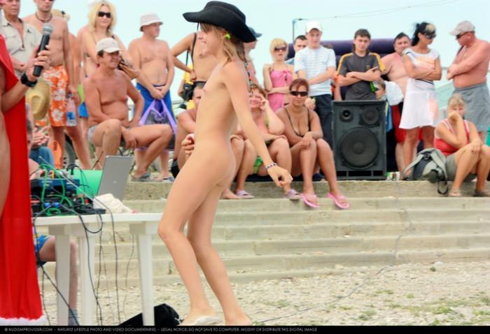 Pure Nudism photo gallery # 15 [Nudity collection]
